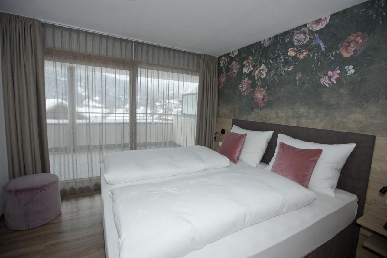 Hotel Goldener Adler Curon Venosta Exterior foto