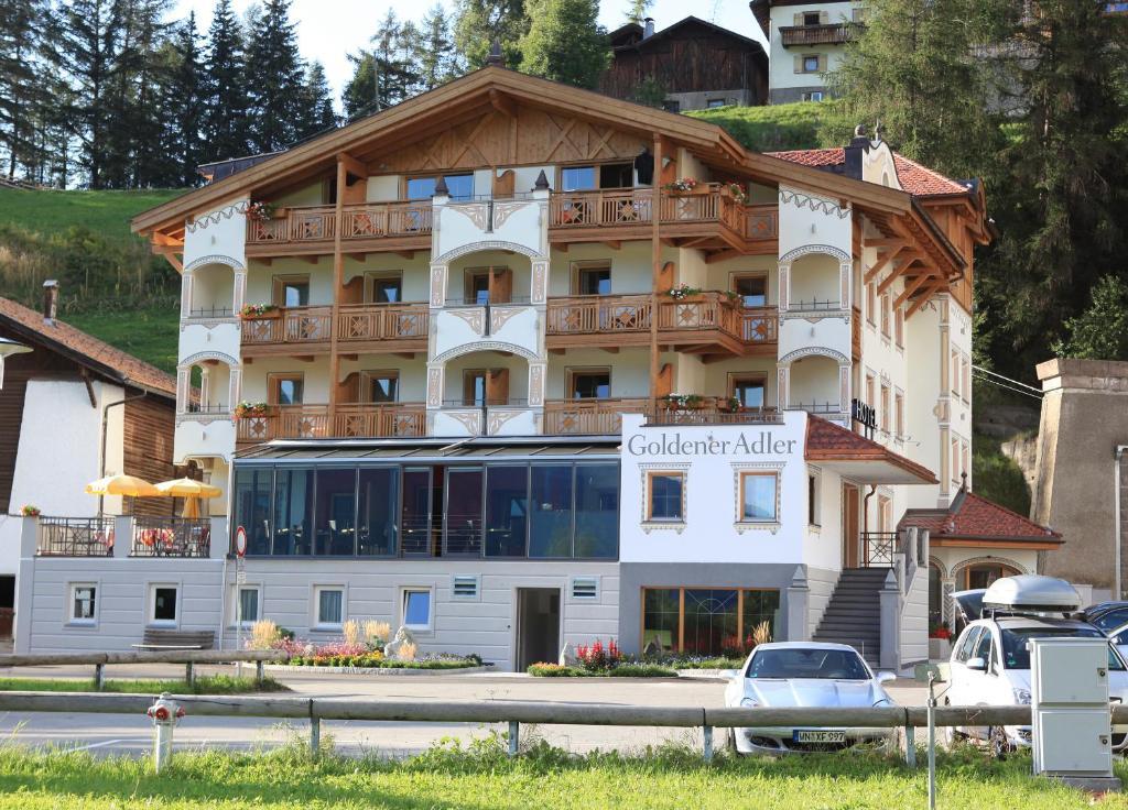 Hotel Goldener Adler Curon Venosta Exterior foto