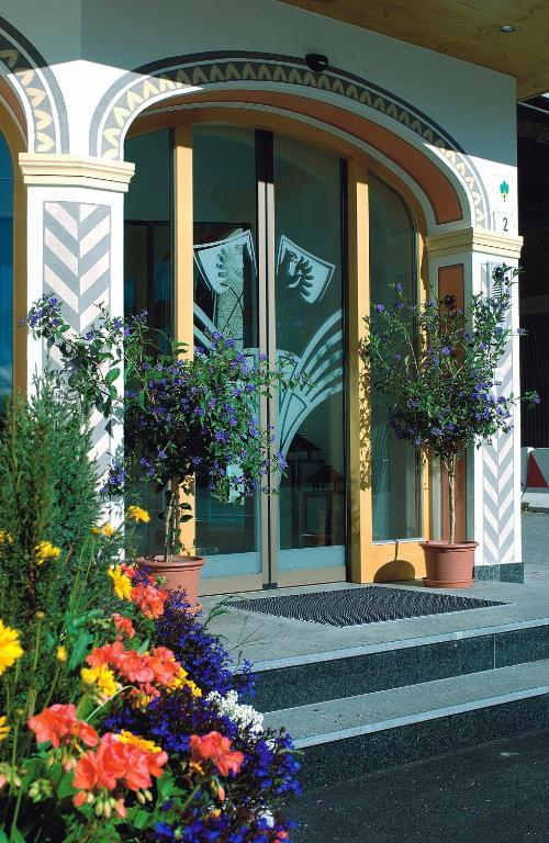 Hotel Goldener Adler Curon Venosta Exterior foto