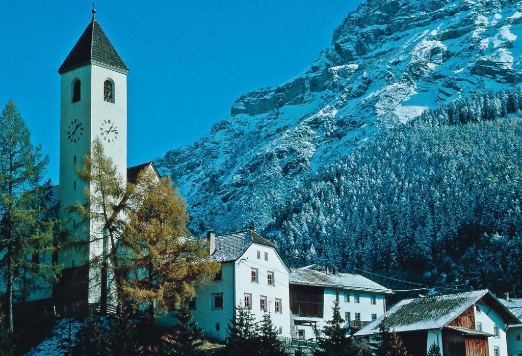 Hotel Goldener Adler Curon Venosta Exterior foto